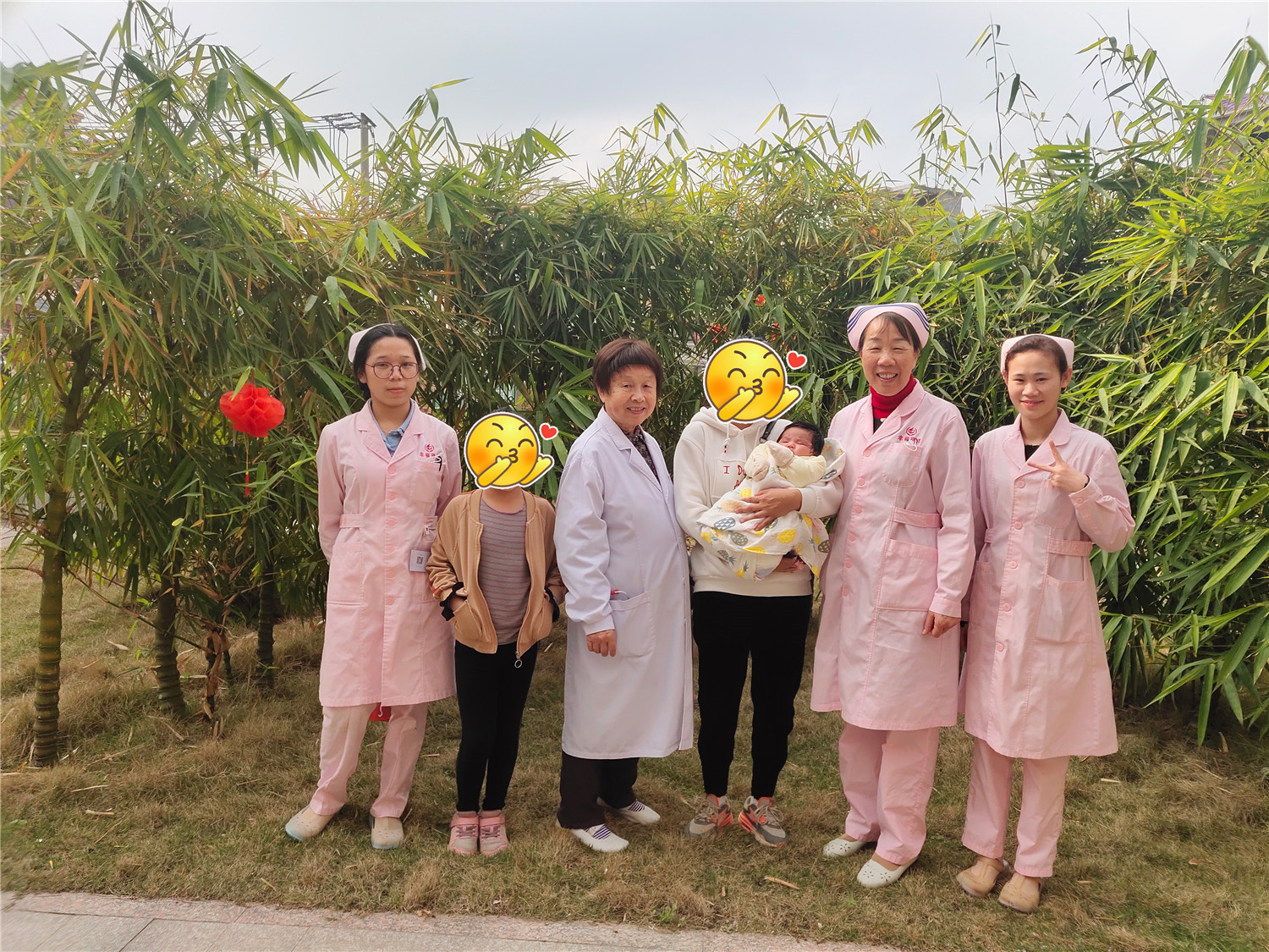 0128盼盼姐姐毕业出中心了，感谢盼盼姐姐及妈妈对我们的支持、宽容、理解，希望你们常回来。提前祝盼盼姐姐及全家春节快乐！身体健康！祝盼盼姐姐越来越漂亮！聪明伶俐！肯高肯大，茁壮成长！.jpg