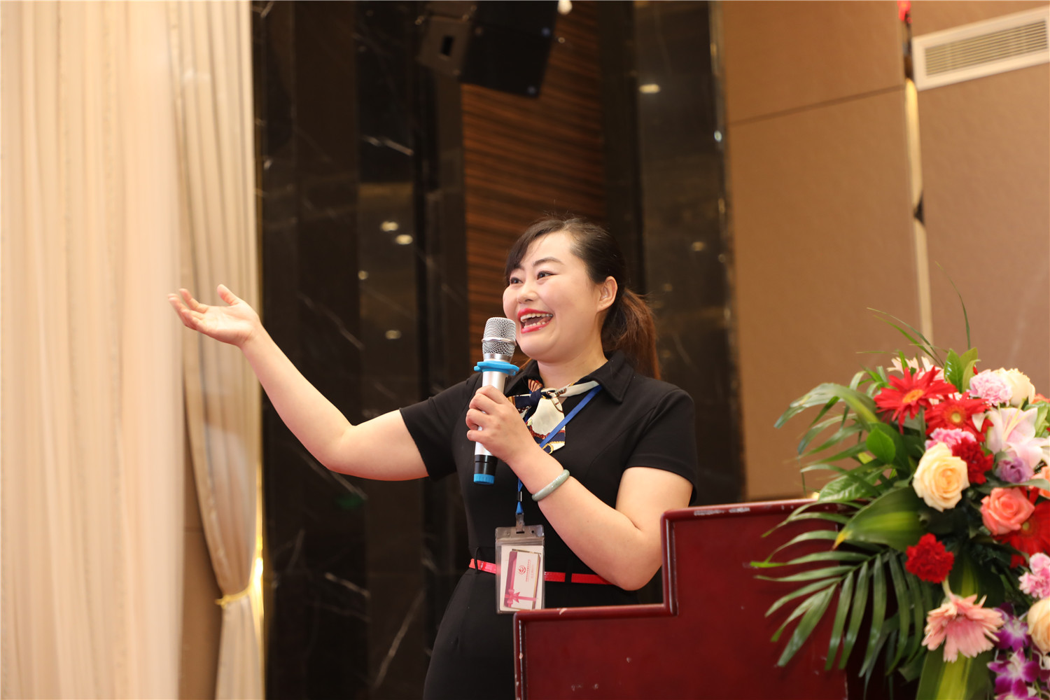 幸福港湾康美中心经理周容推介特色项目和效果 (2).JPG